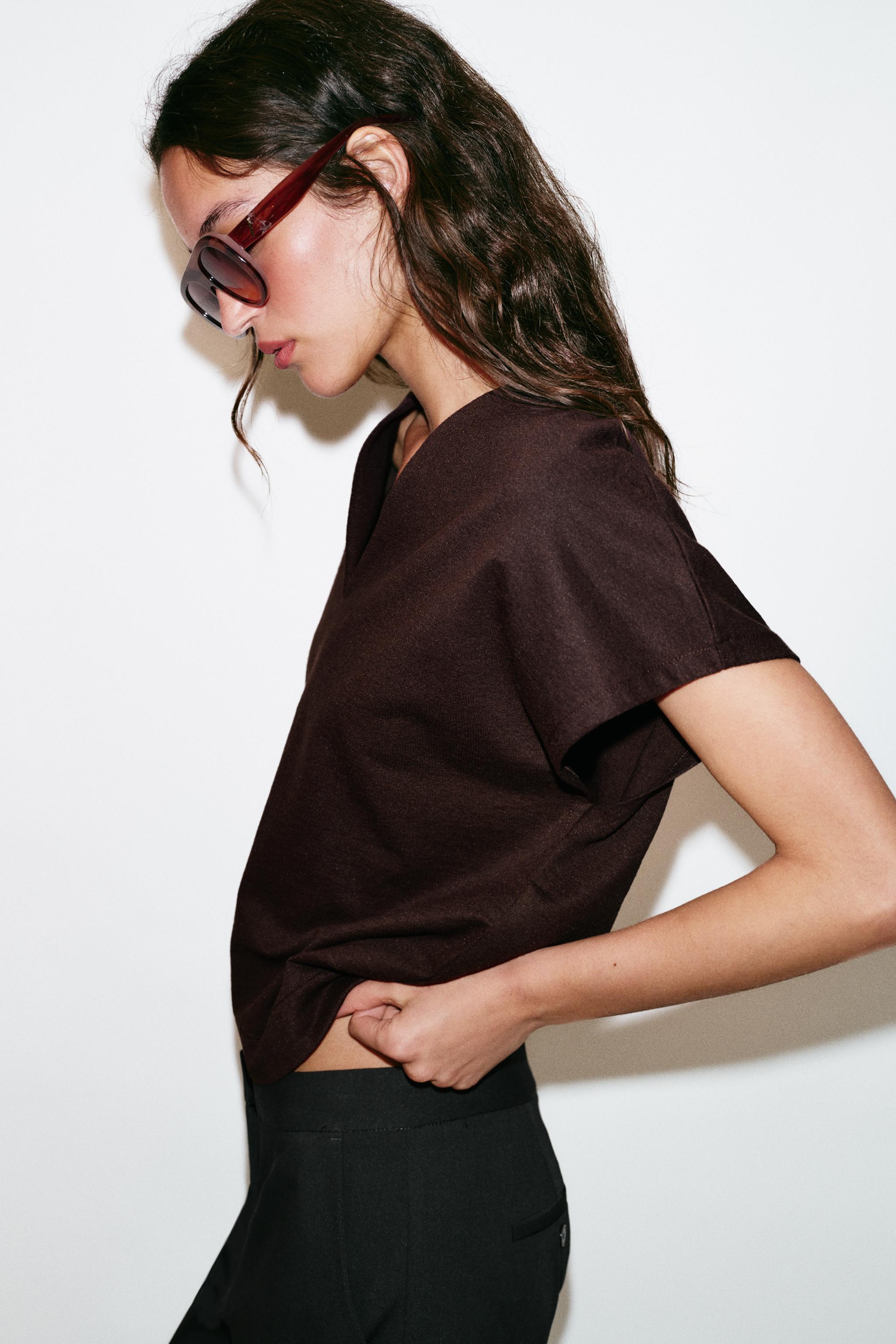 RUSTIC V-NECK T-SHIRT